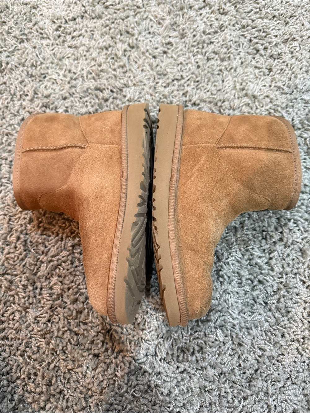 Girls UGG Mid Height Boots (2) - Picture 6 of 10